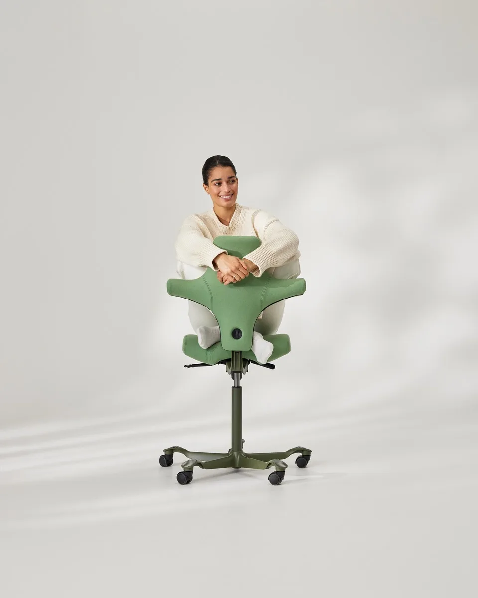 HAG-Capisco-Studio Bioswing 4er 5er und 6er von oben an einem Tisch